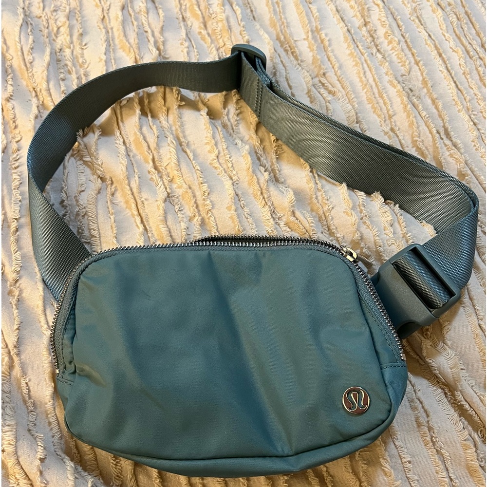 Authentic Lulu Lemon everywhere belt bag . There is a small spot on front.